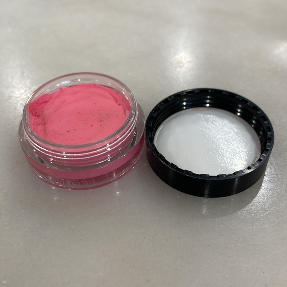 Makeup Bundle - Picture 9 of 12